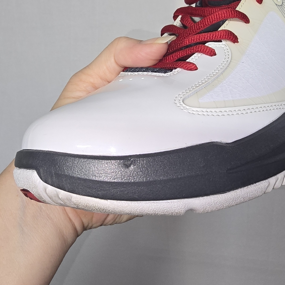 Jordan White and Red 2012 Athletic Shoes with Iconic Design - Picture 6 of 7